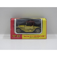1:43 1913 Cadillac (Gold/Red/Roof)