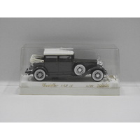 1:43 Cadillac 452 A (Olive/White)