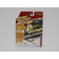 1:64 1961 Chevy Impala SS 409 (Coronna Cream) - Johnny Lightning "Classic Gold Collection"