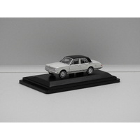 1:87 1963 Chrysler Valiant AP5 (Alpine White/Black)