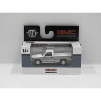 1:64 1988 GMC Sierra 1500 (White/Grey)