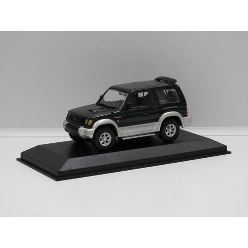 1:43 1994 Mitsubishi Pajero SWB (Green Metallic)