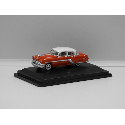 1:87 1954 Pontiac Chieftan 4 Door (Coral Red/Winter White)