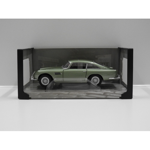 1:18 1964 Aston Martin DB5 (Porcelain Green)