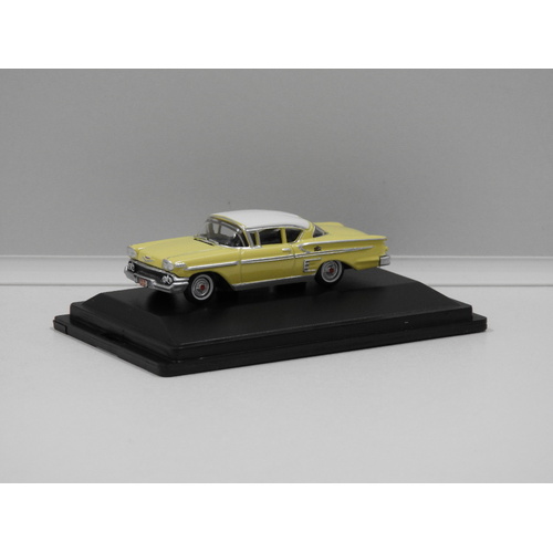 1:87 1958 Chevrolet Impala Sport Coupe (Colonial Cream/Snowcrest White)