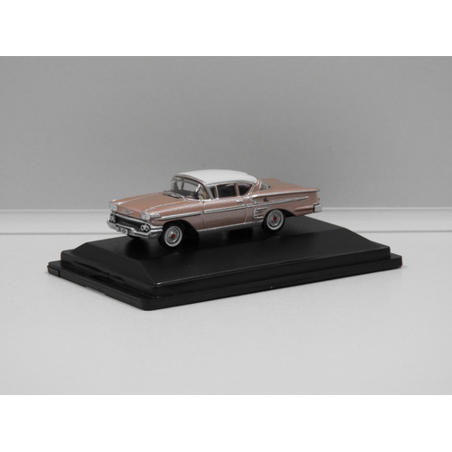 1:87 1958 Chevrolet Impala Sport Coupe (Cay Coral/White)