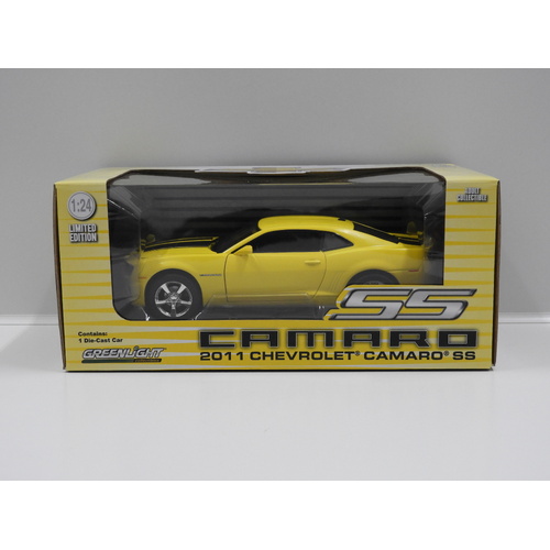 1:24 2011 Chevrolet Camaro SS (Yellow/Black Stripes)