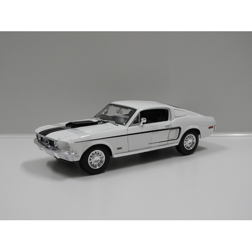 1:18 1968 Ford Mustang GR Cobra Jet Fastback (White)