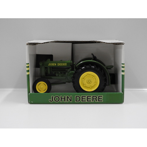 1:16 "BO" Tractor "John Deere"